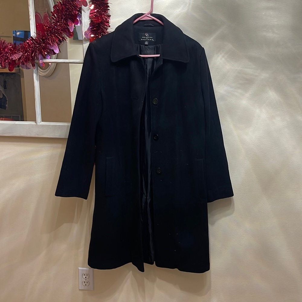 Black trenchcoat with buttons and pockets